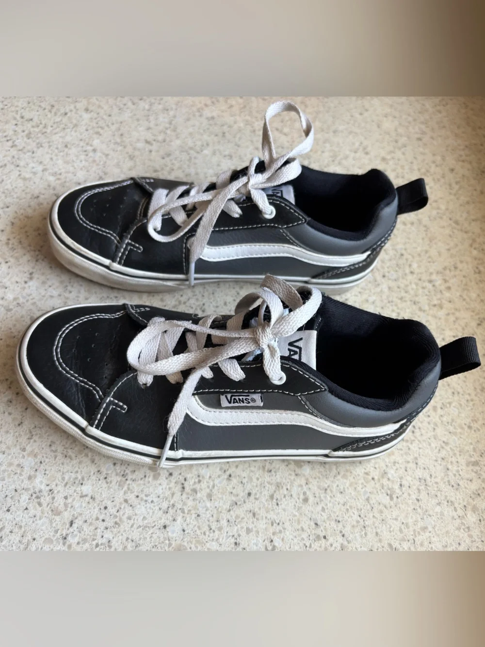 Vans - Kids Black Grey & White Athletic  Sneaker Shoe Kid Boys Size 2
